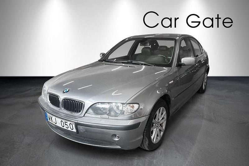 Ljusgrå (grå) Begagnad 2005 BMW 320 Sedan | 89 900 kr (Lite dyr) - Bild 1/4