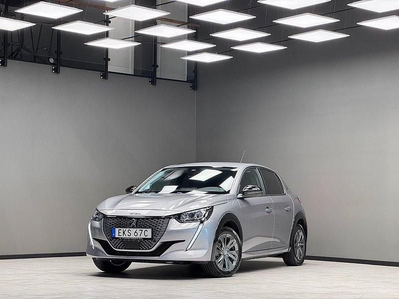 Grå Begagnad 2022 Peugeot e-208 Halvkombi | 189 900 kr (Marknadspris) - Bild 1/3