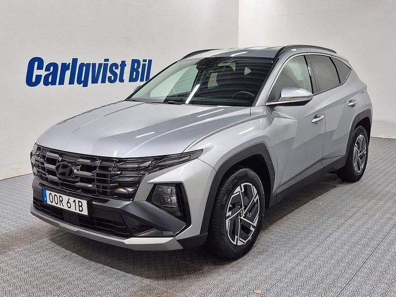 Grå (grå metallic) Begagnad 2025 Hyundai Tucson SUV | 359 000 kr (Marknadspris) - Bild 1/4