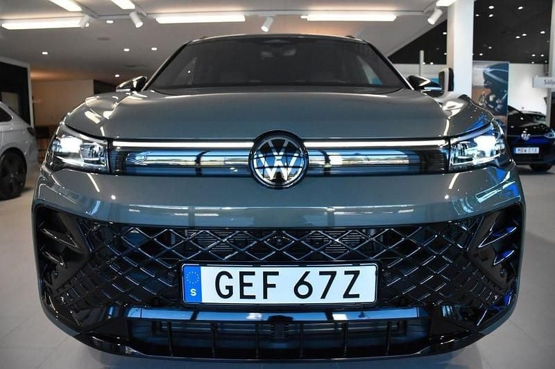 Begagnad VW Tiguan Style 194 HK (142 kW) 2024 Grön SUV