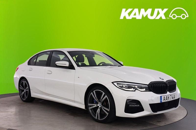 Vit Begagnad 2021 BMW 330e M Sport Sedan | 314 800 kr (Superpris) - Bild 1/3