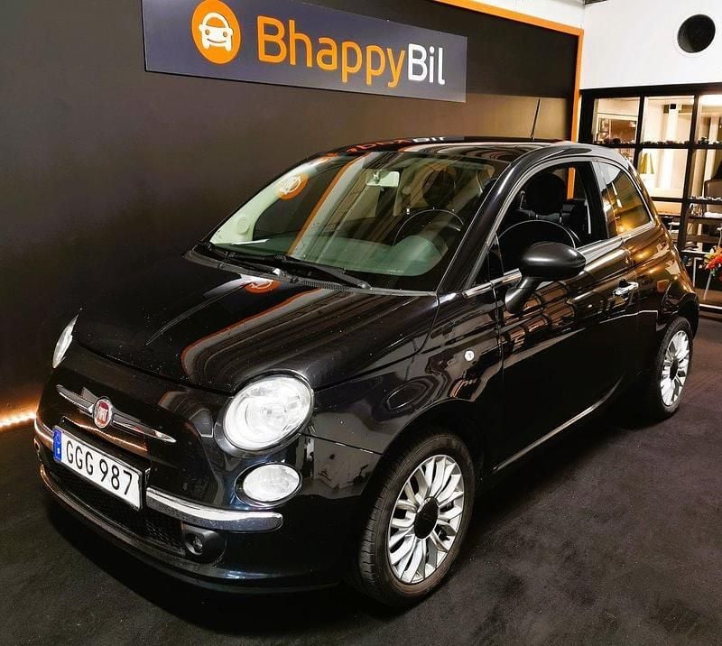 Svart Begagnad 2015 Fiat 500 Lounge Halvkombi | 62 900 kr (Marknadspris) - Bild 1/4