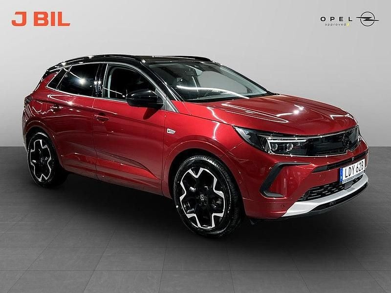 Röd Begagnad 2022 Opel Grandland X Ultimate SUV | 274 900 kr (Marknadspris) - Bild 1/4