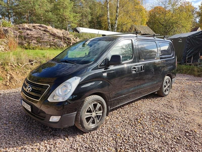 Svart Begagnad 2014 Hyundai H-1 Minibuss | 59 000 kr (Marknadspris) - Bild 1/4