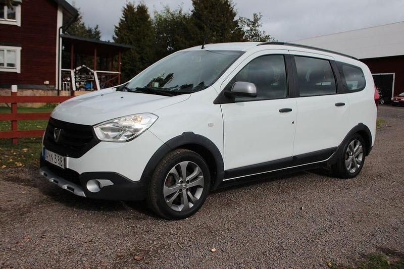 Vit Begagnad 2016 Dacia Lodgy Stepway Minibuss | 59 900 kr (Marknadspris) - Bild 1/4