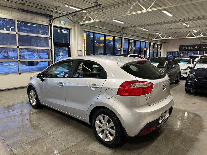 Begagnad Kia Rio 84 HK (61 kW) 2014 Grå Halvkombi