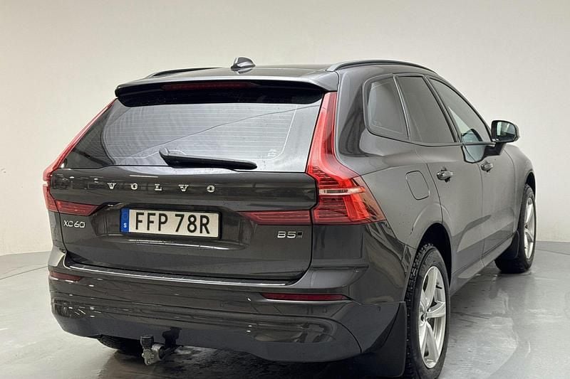 Begagnad Volvo XC60 Momentum 250 HK (183 kW) 2022 Mörkgrå SUV