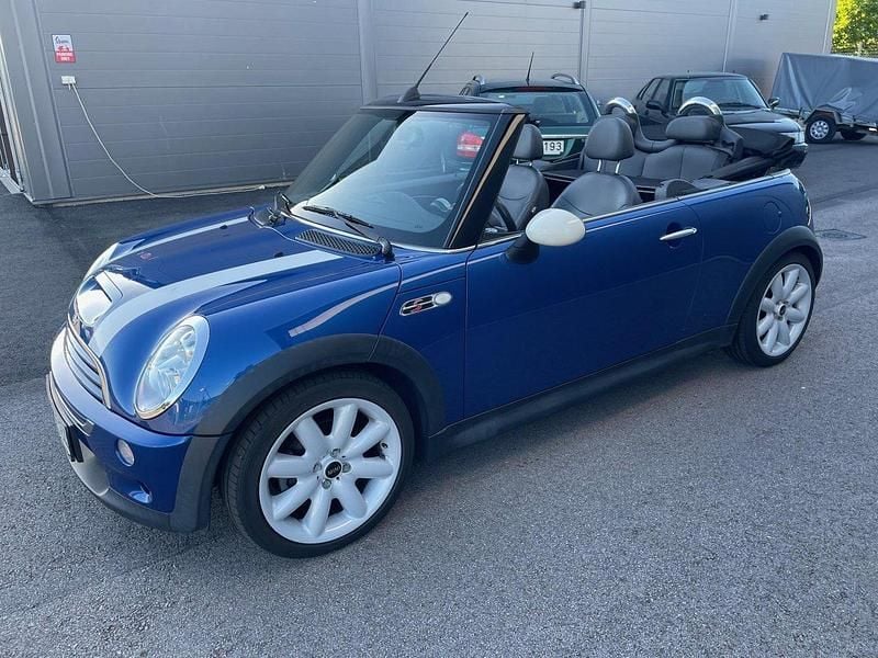 Blå Begagnad 2005 Mini Cooper S Cabriolet Cab | 115 000 kr (Marknadspris) - Bild 1/4