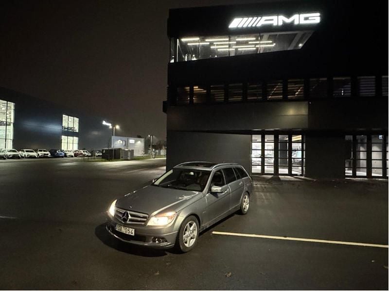 Grå Begagnad 2010 Mercedes C350 Kombi | 63 900 kr (Lite dyr) - Bild 1/4
