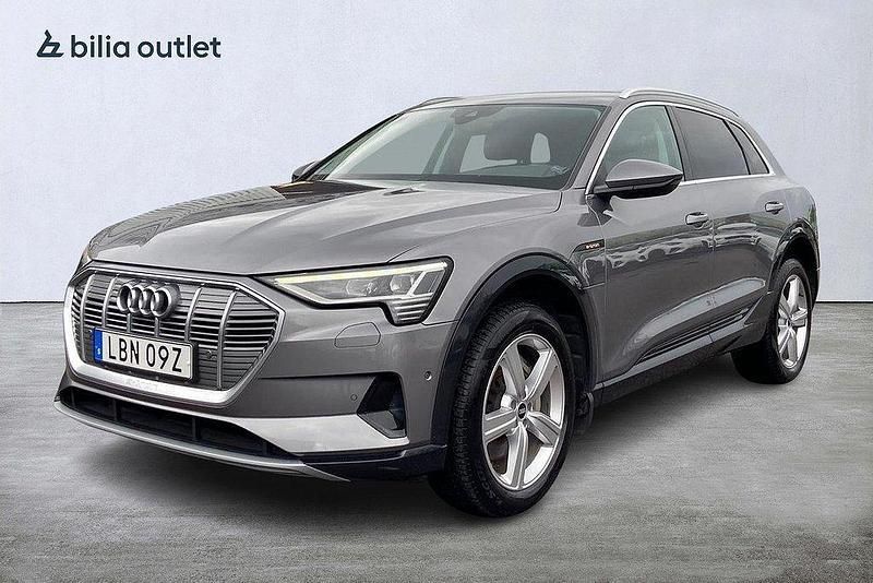 Grå Begagnad 2021 Audi e-tron Proline SUV | 399 900 kr (Marknadspris) - Bild 1/3