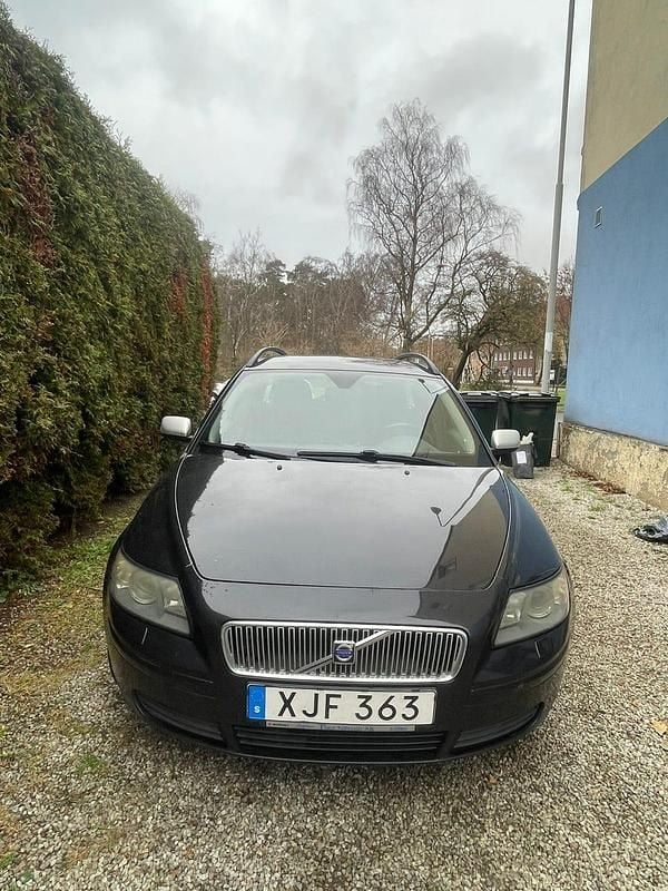 Svart Begagnad 2006 Volvo V50 Kombi | 12 000 kr (Superpris) - Bild 1/4