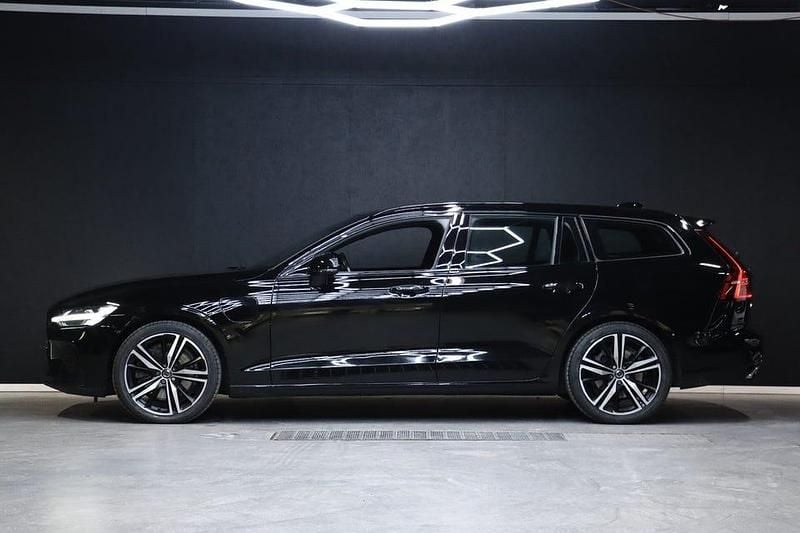 Begagnad Volvo V60 R-Design 340 HK (250 kW) 2021 Svart Kombi