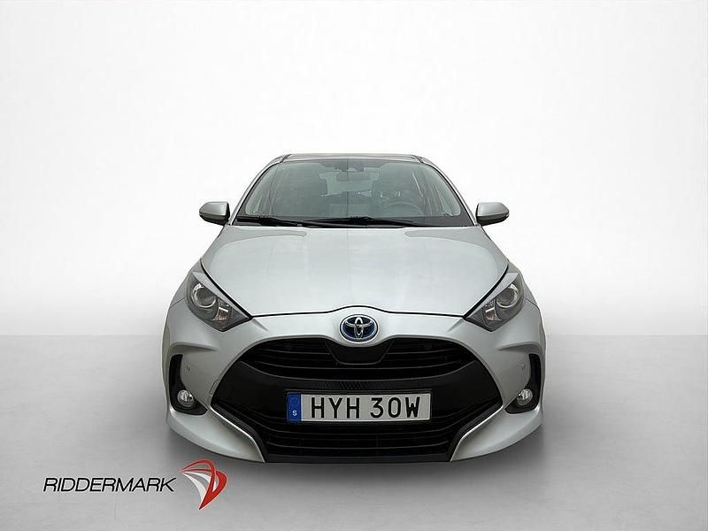 Begagnad Toyota Yaris 2023 Silver Halvkombi