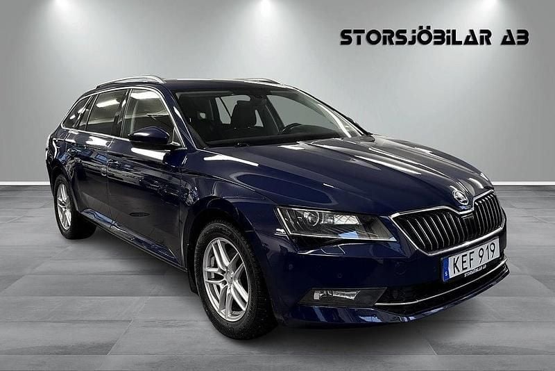 Blå Begagnad 2017 Skoda Superb Style Kombi | 207 000 kr (Marknadspris) - Bild 1/4