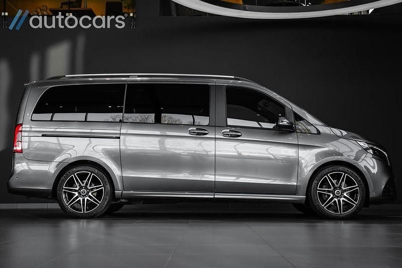 Begagnad Mercedes V220 AMG 163 HK (119 kW) 2023 Grå Minibuss