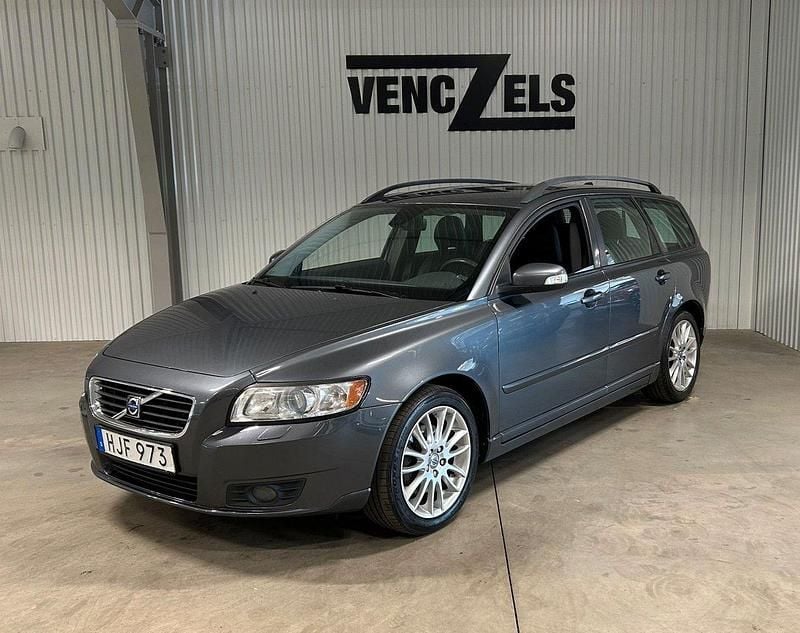 Grå Begagnad 2007 Volvo V50 Momentum Kombi | 49 000 kr (Dyr) - Bild 1/4