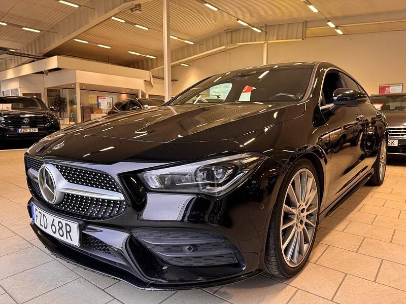 Svart Begagnad 2019 Mercedes CLA200 Shooting Brake AMG Kombi | 279 000 kr (Marknadspris) - Bild 1/4