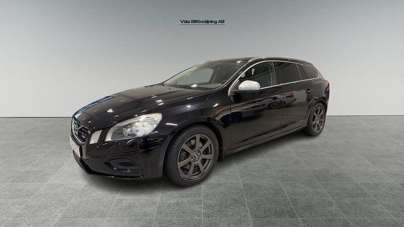 Svart Begagnad 2012 Volvo V60 R-Design Kombi | 99 900 kr (Marknadspris) - Bild 1/4