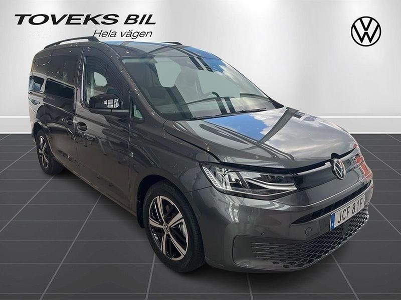 Grå (indiumgrå metallic) Ny 2025 VW Caddy Maxi California Minibuss | 667 800 kr - Bild 1/4