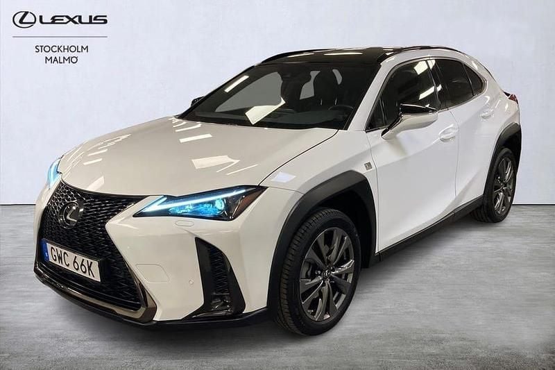 Vit Begagnad 2022 Lexus UX 250h Sport Design Packet SUV | 319 000 kr (Marknadspris) - Bild 1/4