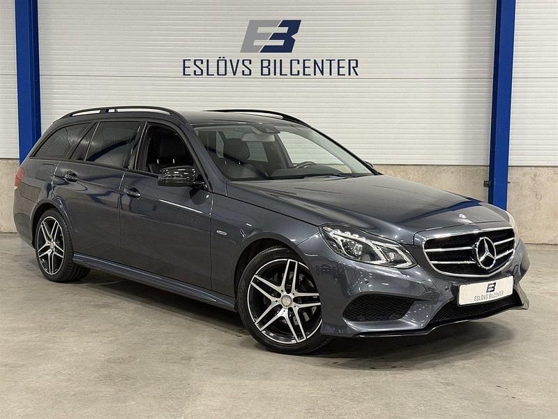 Mörkgrå Begagnad 2016 Mercedes E220 AMG Kombi | 209 990 kr (Marknadspris) - Bild 1/4