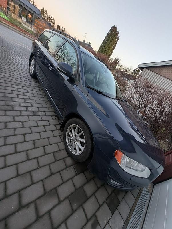 Begagnad 2014 Volvo V70 Kinetic Kombi | 79 000 kr (Marknadspris) - Bild 1/4