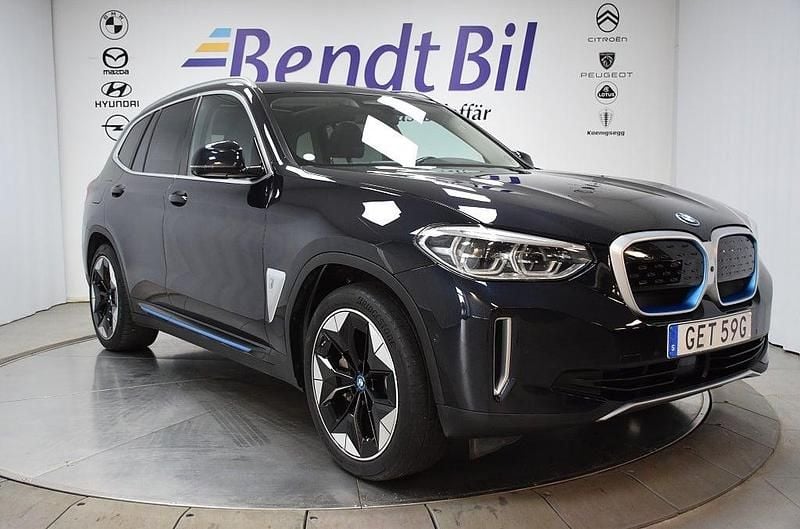 Svart Begagnad 2020 BMW iX3 SUV | 399 500 kr (Lite dyr) - Bild 1/4
