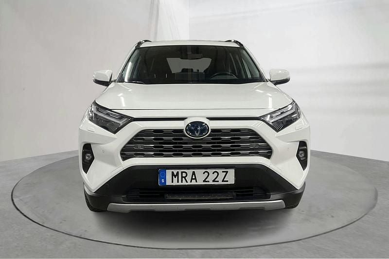 Begagnad Toyota RAV4 Executive 222 HK (163 kW) 2023 Vit SUV