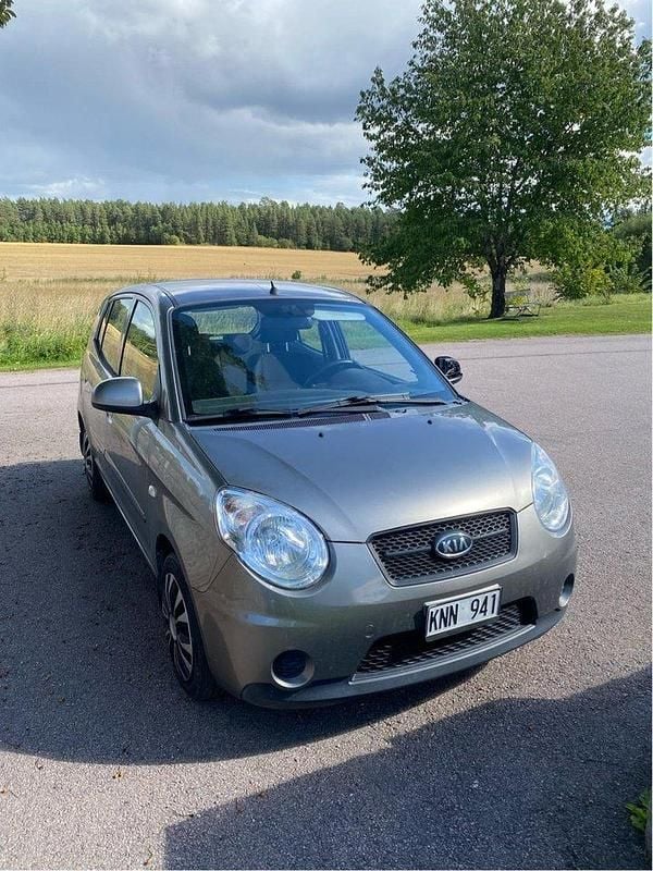Grå Begagnad 2010 Kia Picanto 4 Halvkombi | 20 000 kr (Bra pris) - Bild 1/4