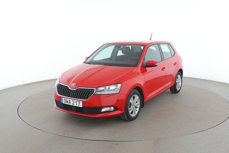 Röd Begagnad 2018 Skoda Fabia Style Halvkombi | 109 000 kr (Marknadspris) - Bild 1/3