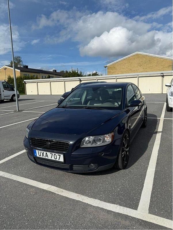 Blå Begagnad 2004 Volvo S40 Sedan | 20 000 kr (Bra pris) - Bild 1/4