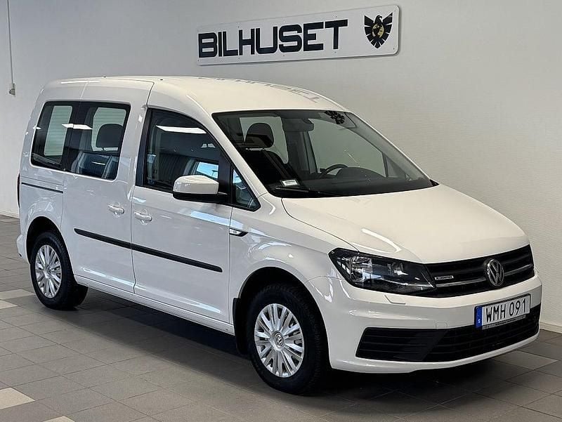 Vit Begagnad 2017 VW Caddy Life Minibuss | 139 900 kr (Bra pris) - Bild 1/4