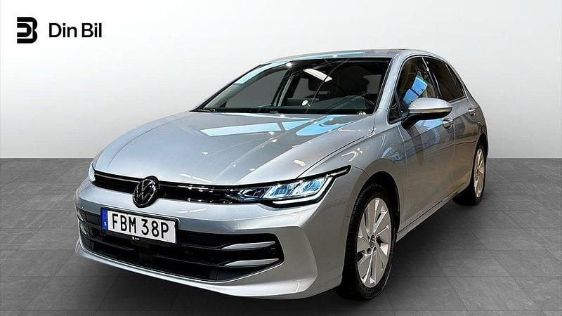 Silver (oyster silver metallic) Begagnad 2024 VW Golf Comfortline SUV | 319 900 kr (Dyr) - Bild 1/4