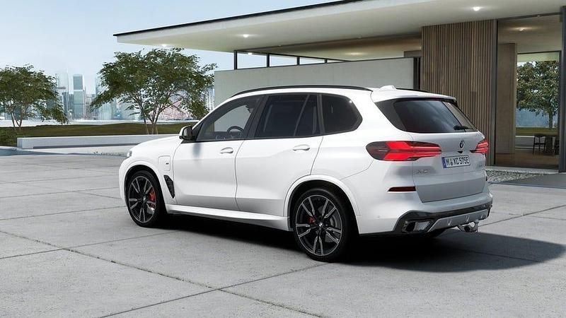 Ny BMW X5 Efficient Dynamics 490 HK (360 kW) 2025 Mineralvit metallic SUV