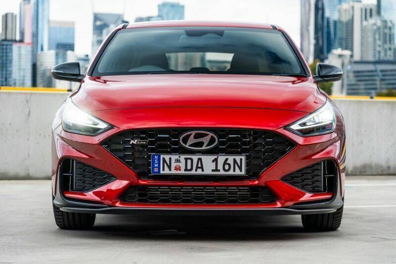 Polar white Begagnad 2021 Hyundai i30 N Line Halvkombi | 273 900 kr - Bild 1/1