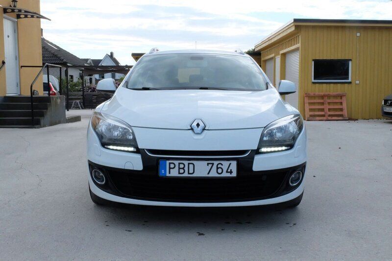 Vit Begagnad 2013 Renault Mégane GrandTour Kombi | 39 900 kr (Marknadspris) - Bild 1/4