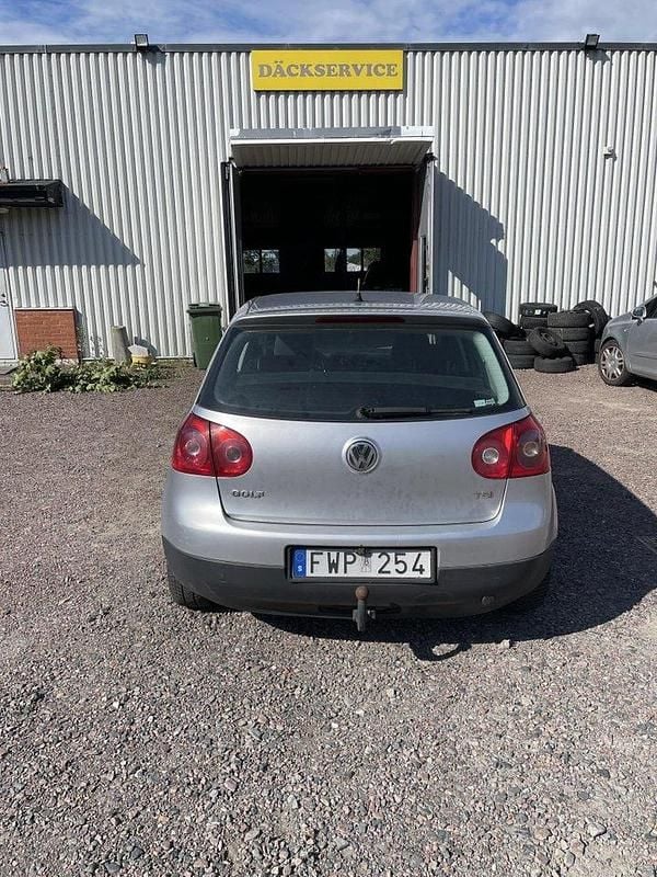 Silver Begagnad 2008 VW Golf VI Trendline Halvkombi | 13 000 kr (Superpris) - Bild 1/4