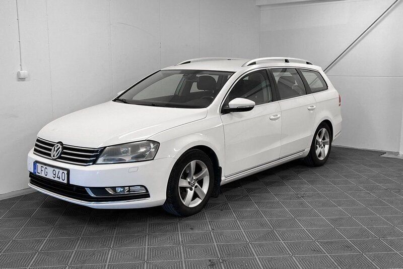 Vit Begagnad 2010 VW Passat Kombi | 64 700 kr (Marknadspris) - Bild 1/4