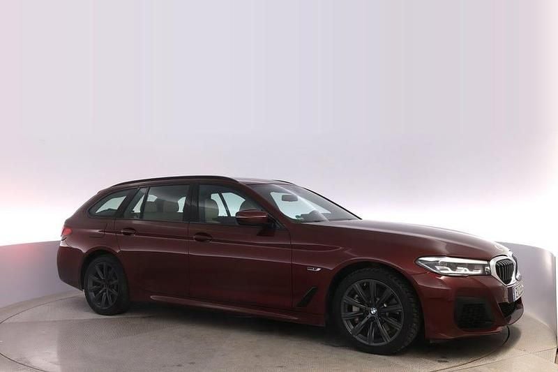 Begagnad BMW 530 M Sport 292 HK (214 kW) 2023 Röd Kombi