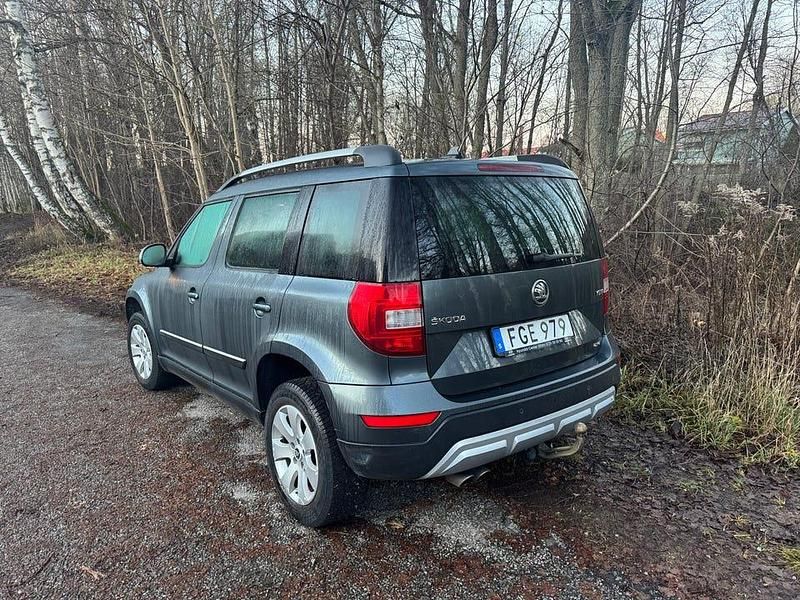 Begagnad Skoda Yeti Outdoor 140 HK (102 kW) 2014 Blå grå SUV