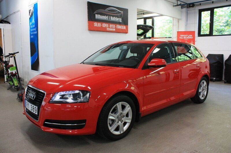 Röd Begagnad 2013 Audi A3 Sportback Attraction Halvkombi | 85 900 kr (Bra pris) - Bild 1/4