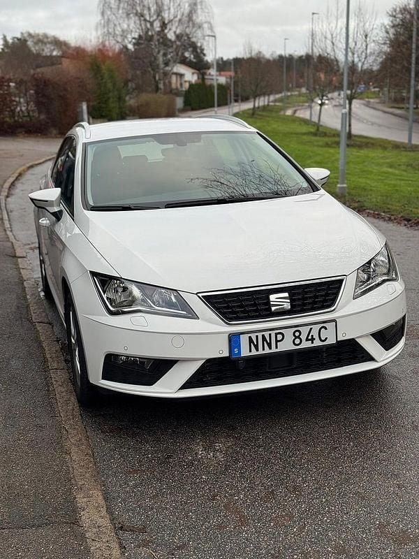 Vit Begagnad 2020 Seat Leon ST Style Kombi | 140 000 kr (Bra pris) - Bild 1/4