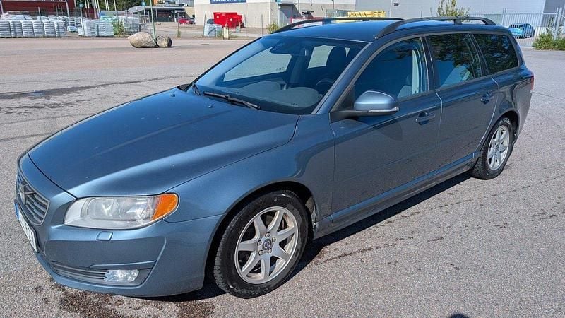 Blå Begagnad 2014 Volvo V70 Kinetic Kombi | 75 000 kr (Bra pris) - Bild 1/4
