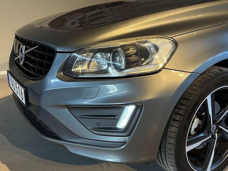 Begagnad Volvo XC60 R-Design 220 HK (161 kW) 2015 Grå SUV
