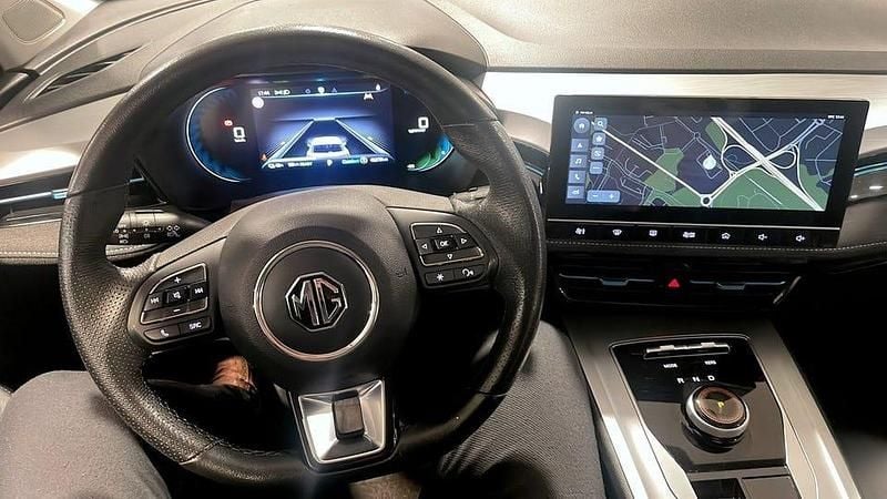 Begagnad MG MG5 EV Luxury 130 kW (177 HK) 2022 Svart Kombi