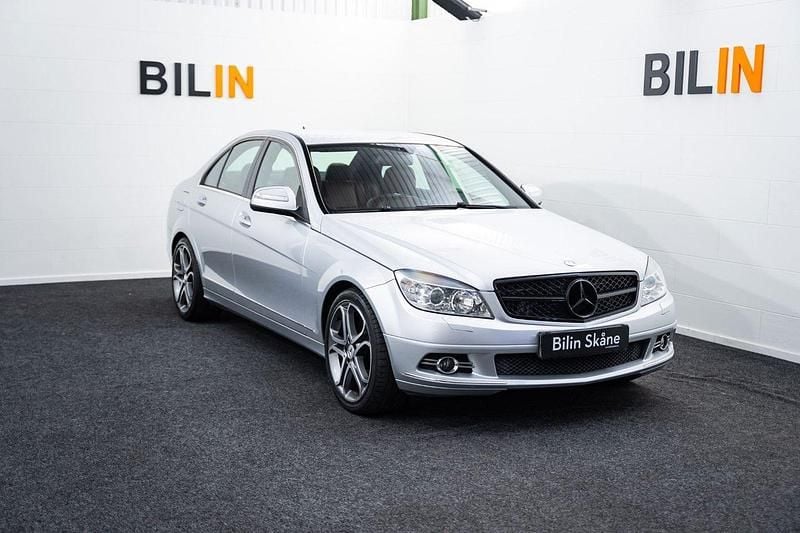 Silver Begagnad 2008 Mercedes C320 Avantgarde Sedan | 74 900 kr (Bra pris) - Bild 1/4