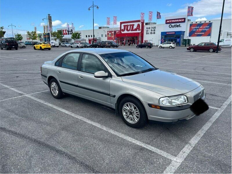 Grå Begagnad 2000 Volvo S80 Sedan | 30 000 kr (Lite dyr) - Bild 1/4