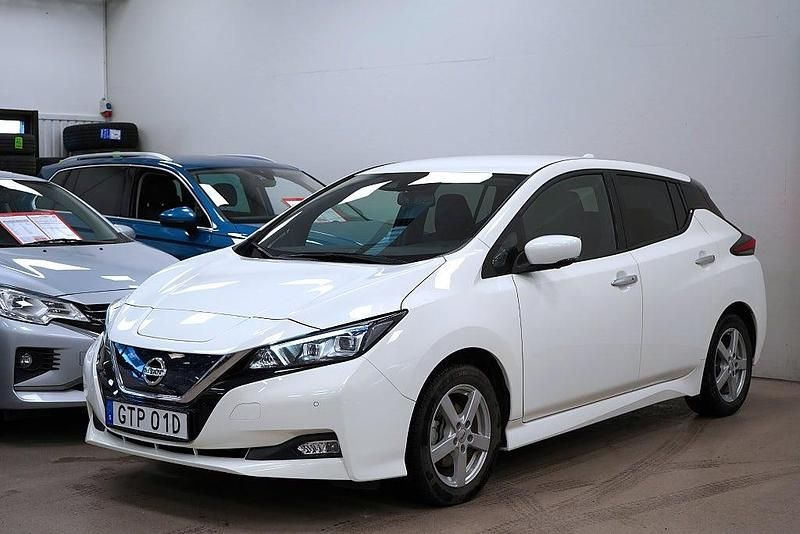 Vit Begagnad 2021 Nissan Leaf 360º Halvkombi | 164 900 kr (Bra pris) - Bild 1/4
