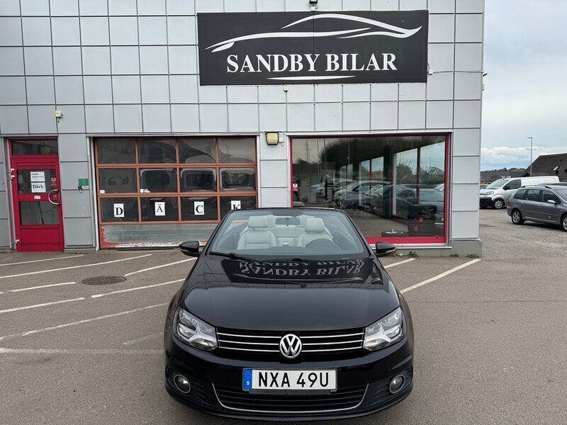 Svart Begagnad 2012 VW Eos Cab | 119 000 kr (Marknadspris) - Bild 1/4