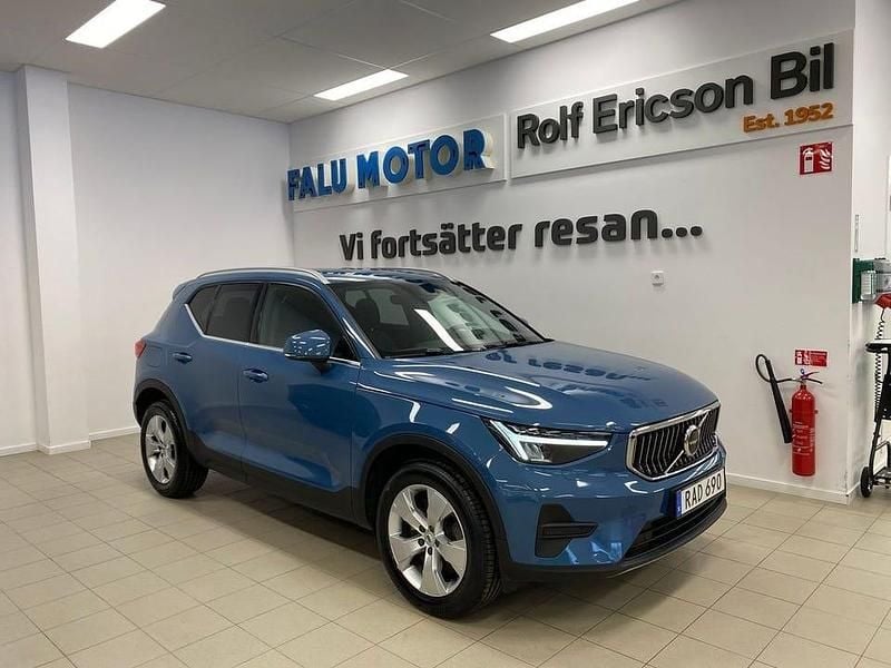 Begagnad Volvo XC40 Core 214 HK (157 kW) 2023 Blå SUV